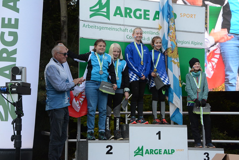 Siegerehrung D-12 (mit Nele Eckert 3.)